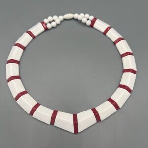 Vintage Avon Classic Lines Red And White Lucite Thermoset Choker necklace JE02